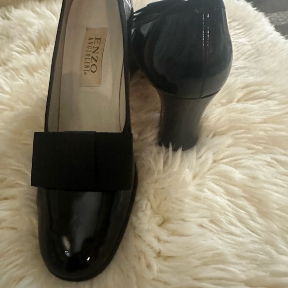 Black patent heels with grosgrain bow. Enzo Angiolini - Picture 3 of 7
